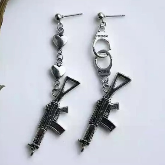 Jewelry - Cute gun earrings